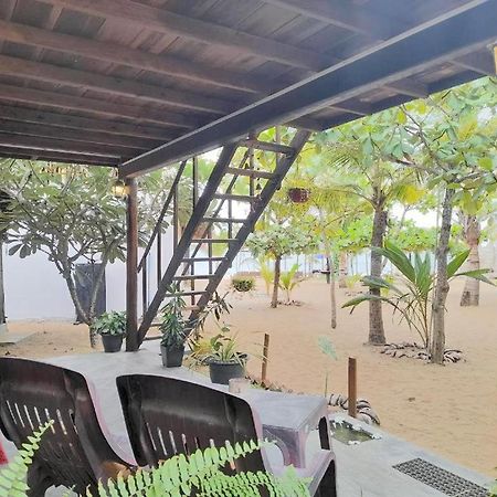 Golden Beach Chalets Arugam Bay Exteriör bild