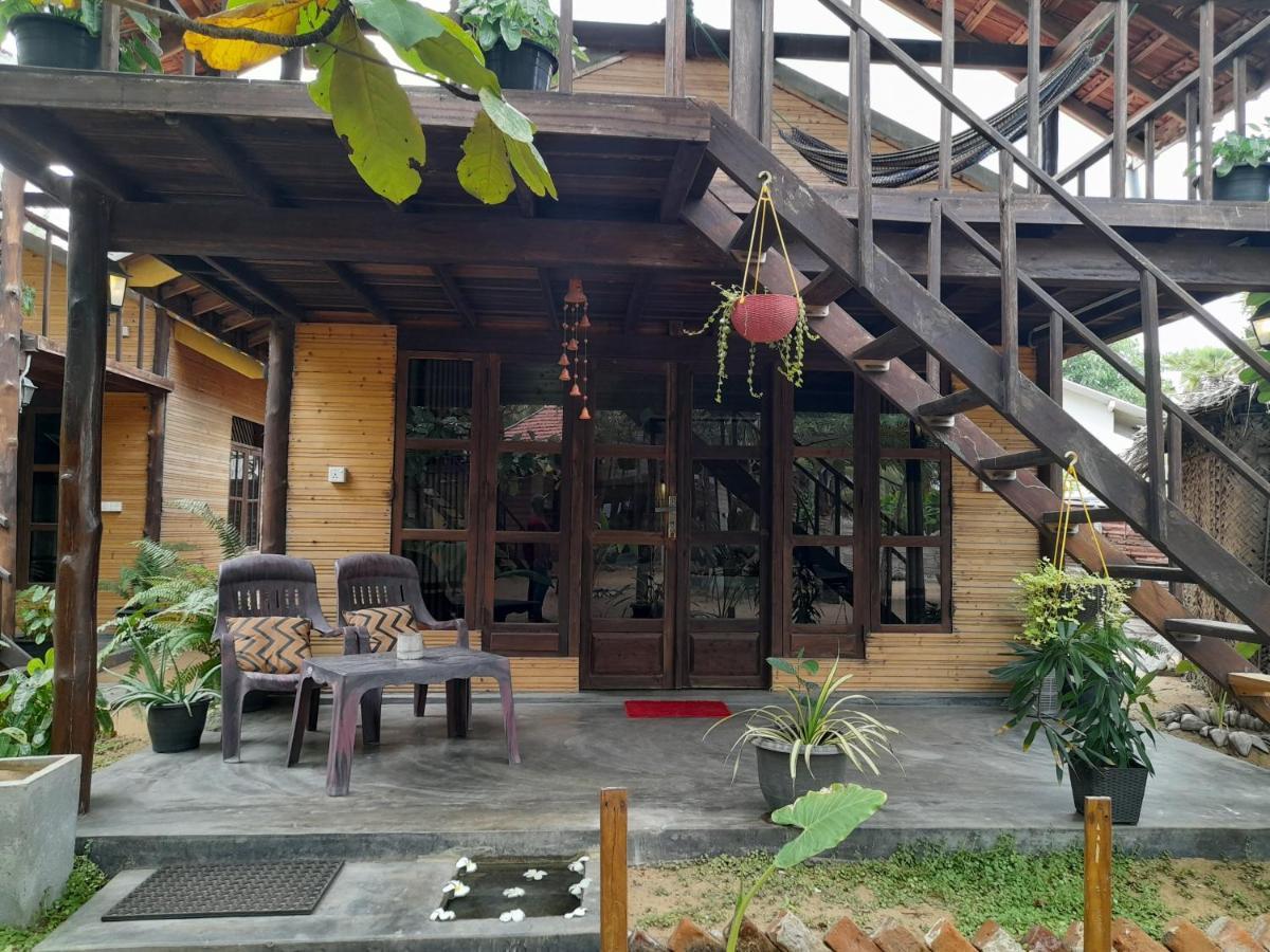 Golden Beach Chalets Arugam Bay Exteriör bild