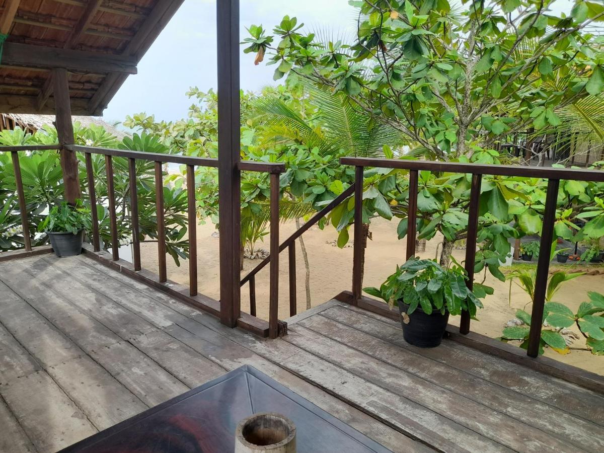 Golden Beach Chalets Arugam Bay Exteriör bild