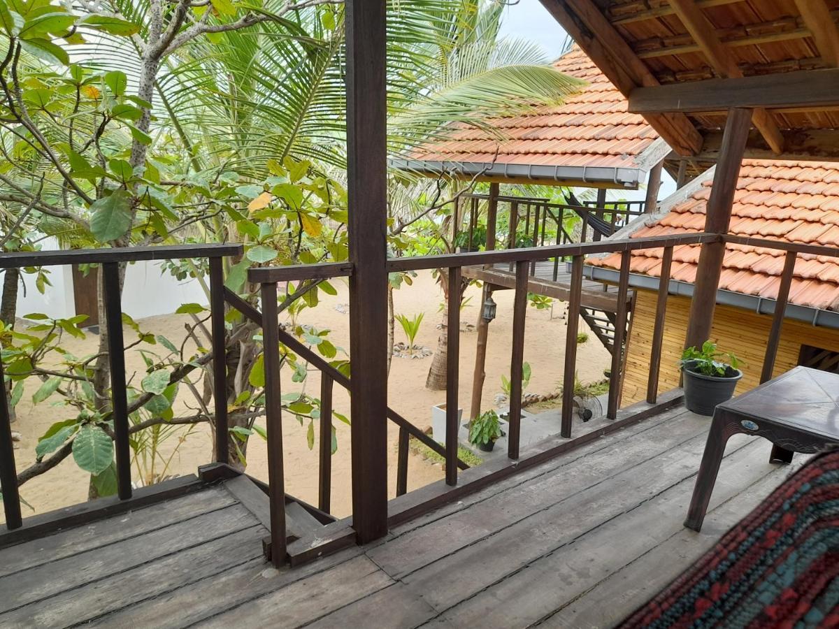 Golden Beach Chalets Arugam Bay Exteriör bild