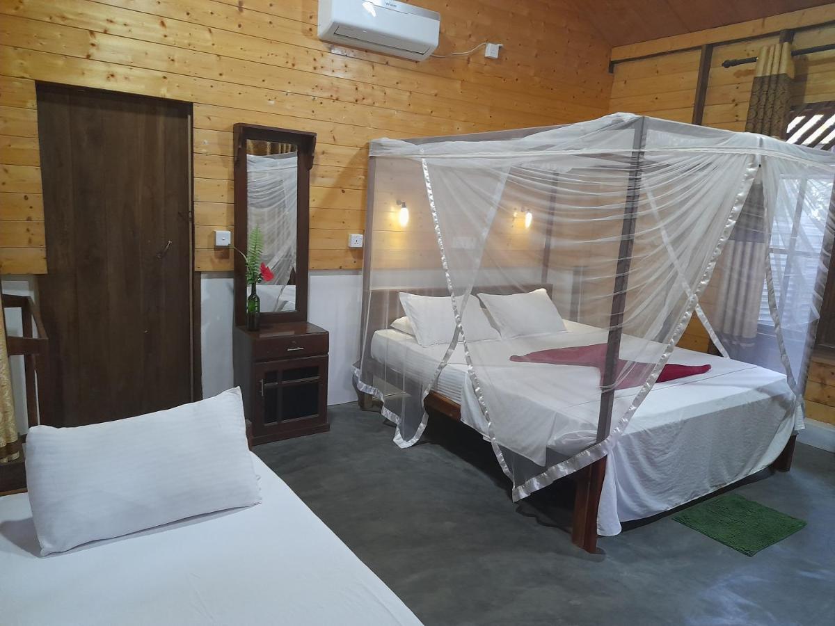 Golden Beach Chalets Arugam Bay Exteriör bild