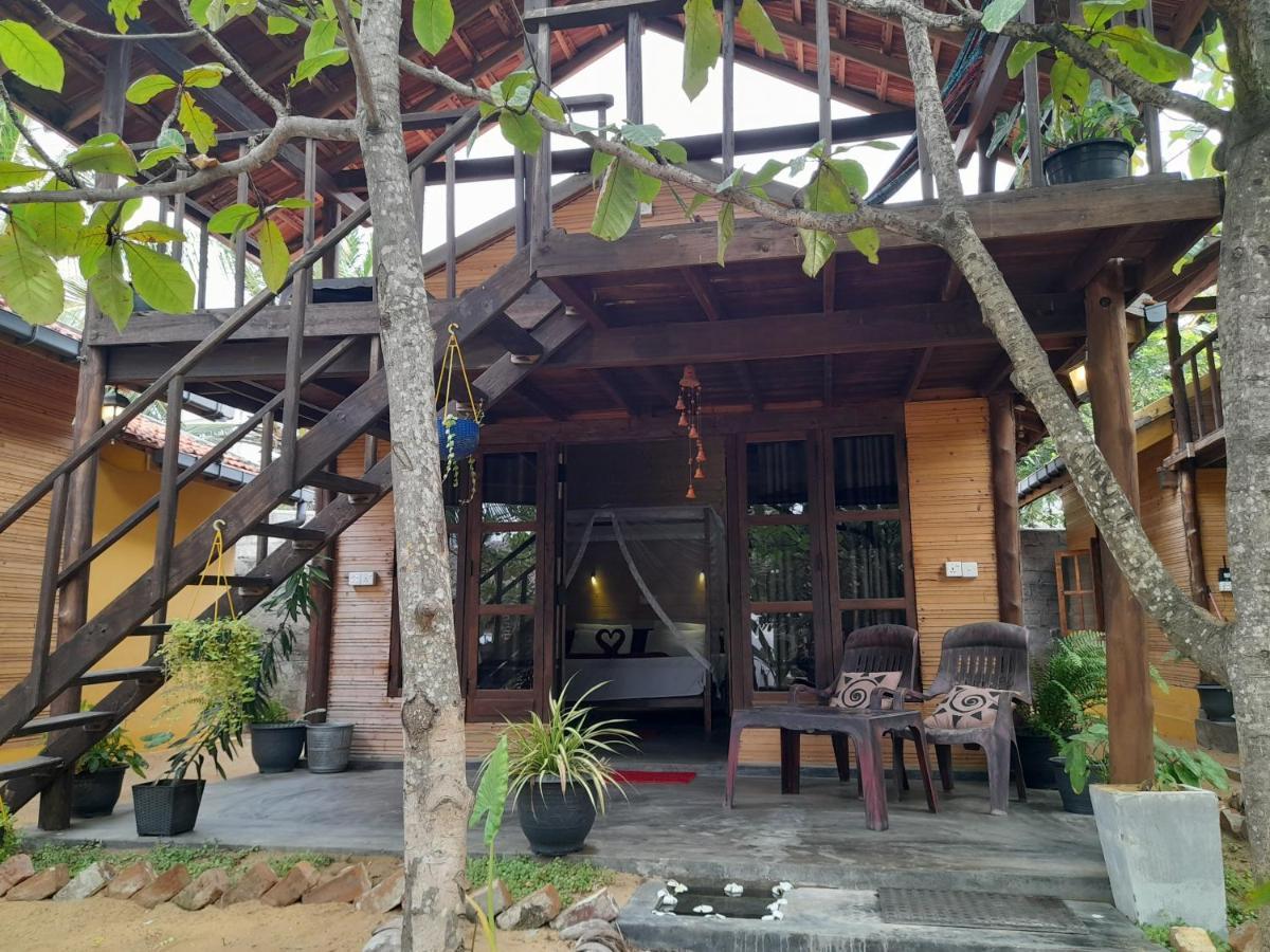 Golden Beach Chalets Arugam Bay Exteriör bild
