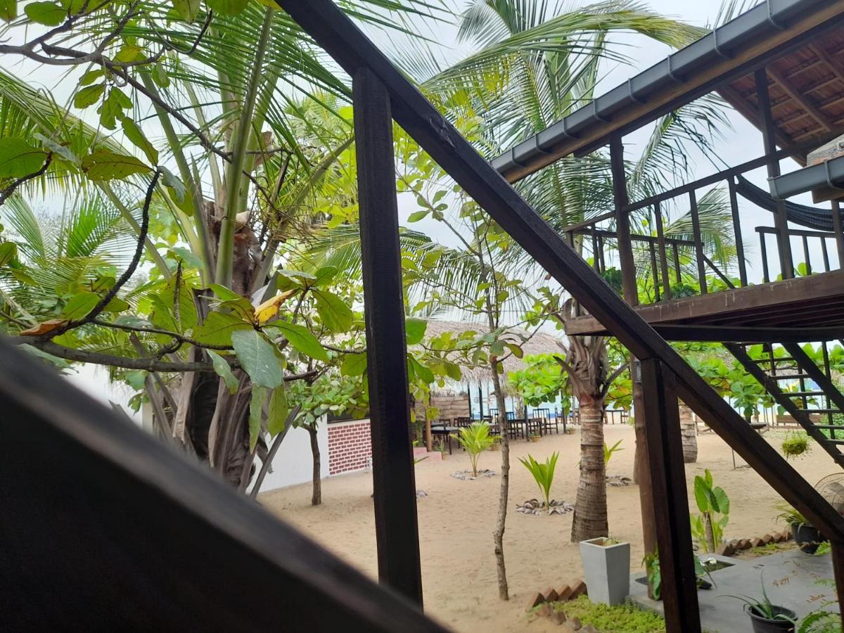 Golden Beach Chalets Arugam Bay Exteriör bild