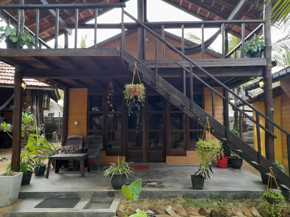 Golden Beach Chalets Arugam Bay Exteriör bild