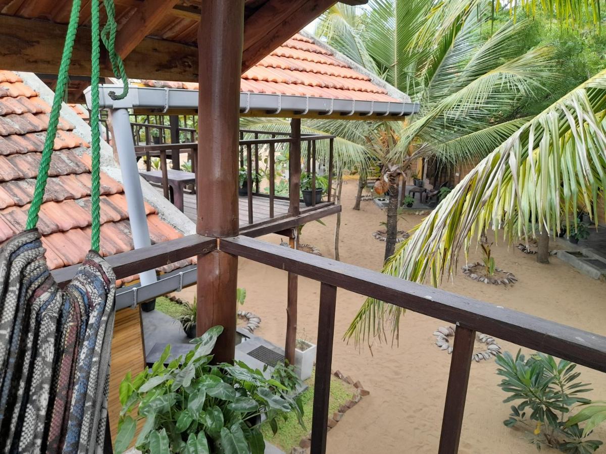 Golden Beach Chalets Arugam Bay Exteriör bild