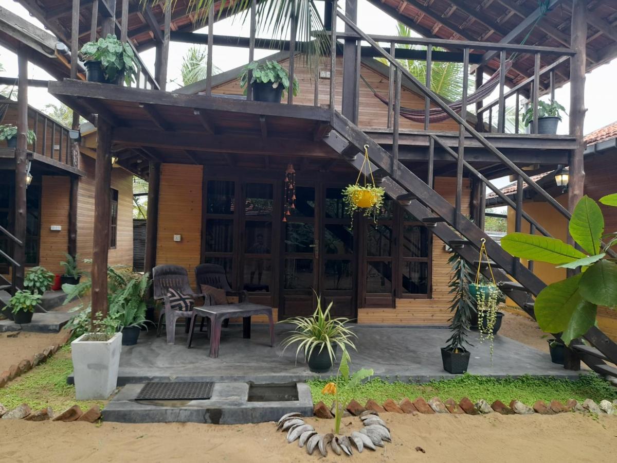 Golden Beach Chalets Arugam Bay Exteriör bild