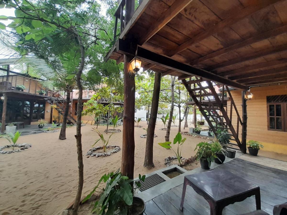 Golden Beach Chalets Arugam Bay Exteriör bild