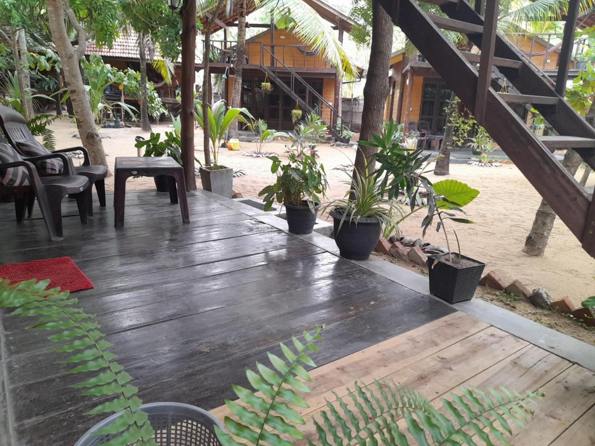 Golden Beach Chalets Arugam Bay Exteriör bild