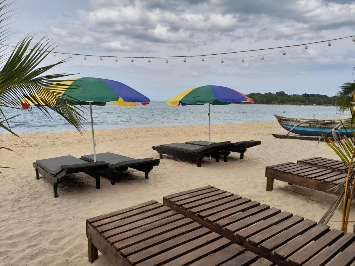 Golden Beach Chalets Arugam Bay Exteriör bild