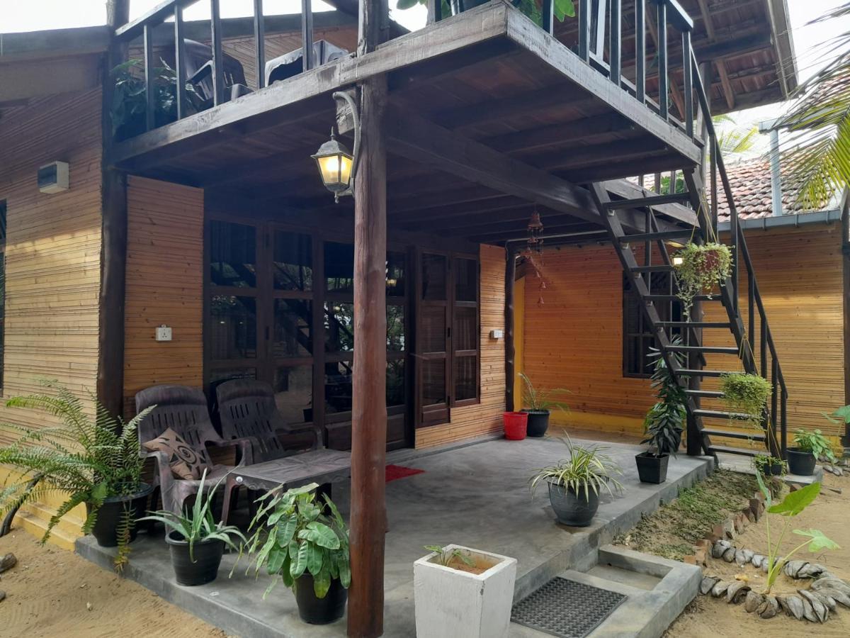 Golden Beach Chalets Arugam Bay Exteriör bild
