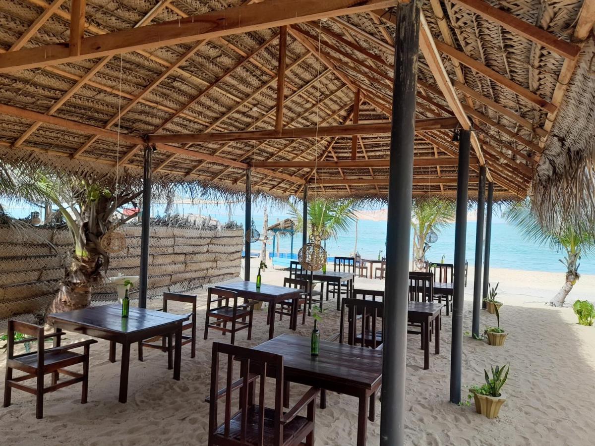 Golden Beach Chalets Arugam Bay Exteriör bild