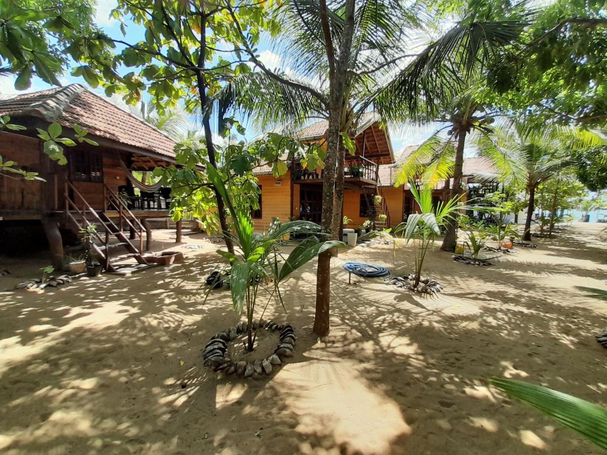 Golden Beach Chalets Arugam Bay Exteriör bild