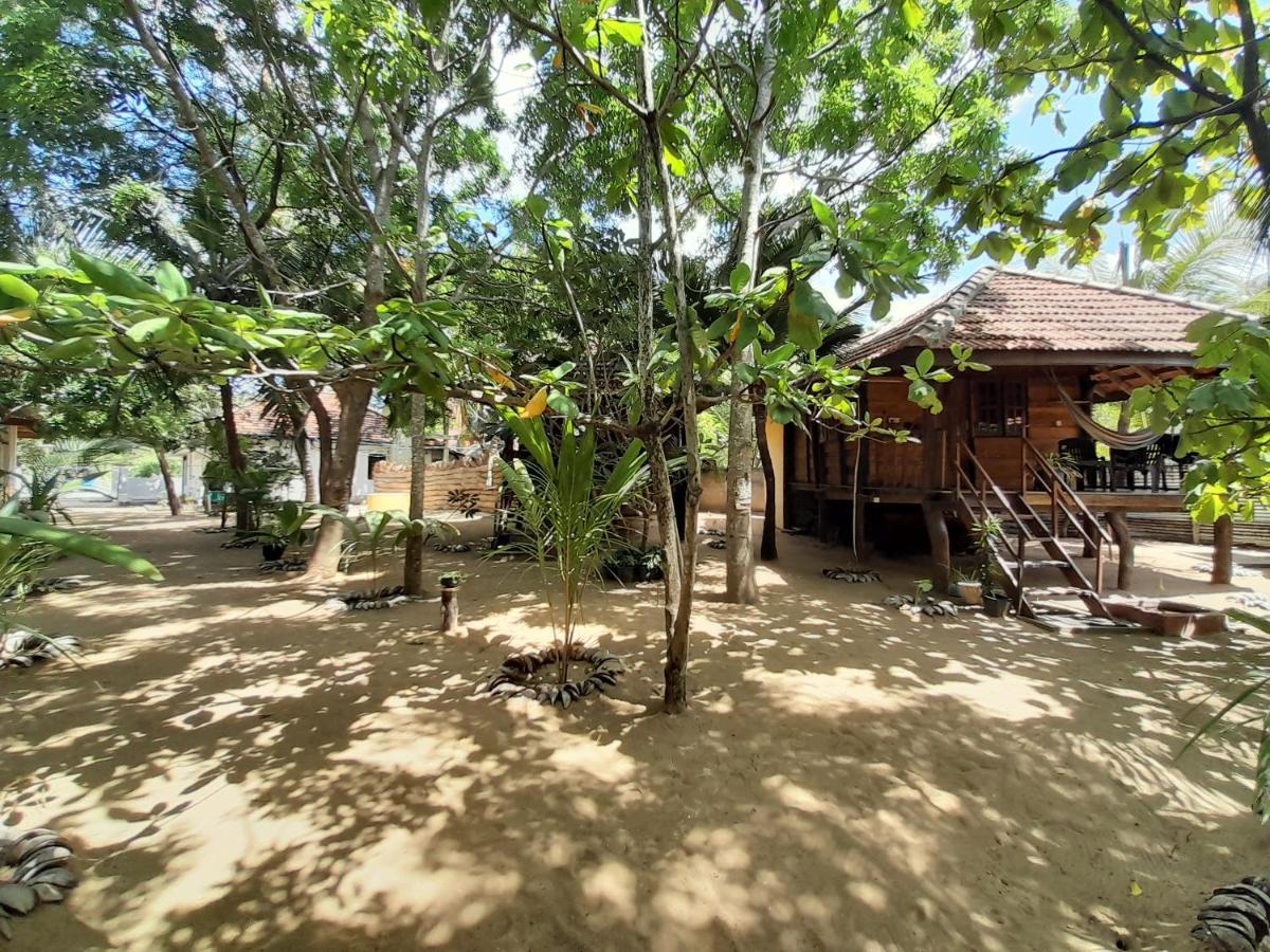 Golden Beach Chalets Arugam Bay Exteriör bild